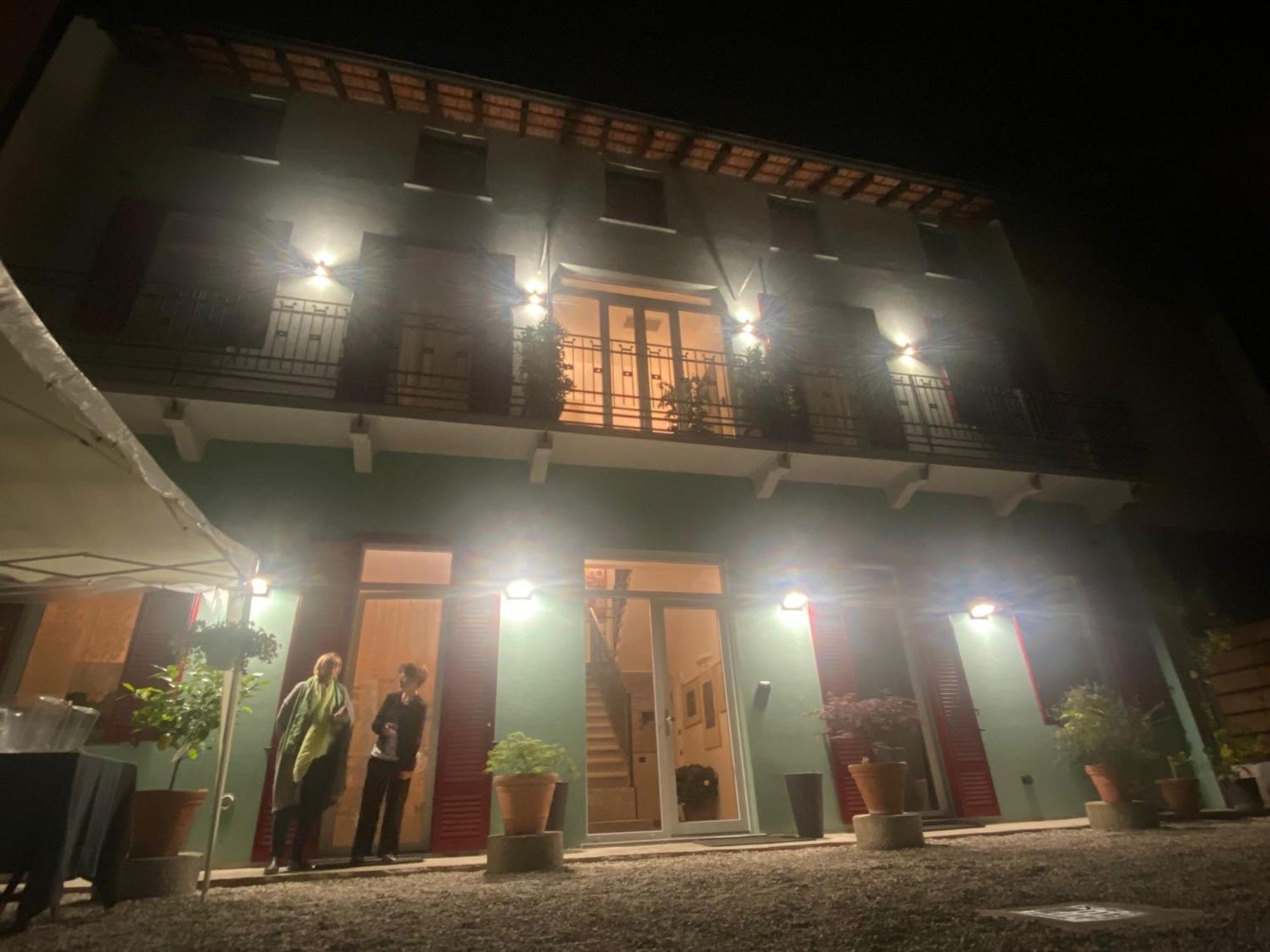 Notte Di Note - Home Hospitality Busto Arsizio Εξωτερικό φωτογραφία